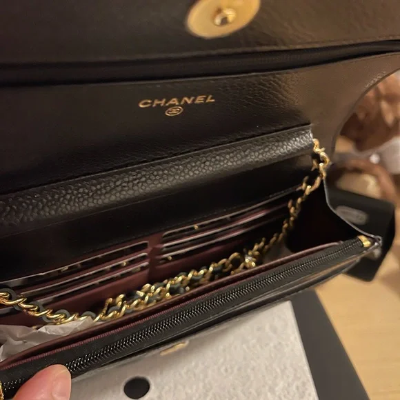 Used Once for 3 hrs Authentic Chanel Wallet On Chain - Picture 3 of 4